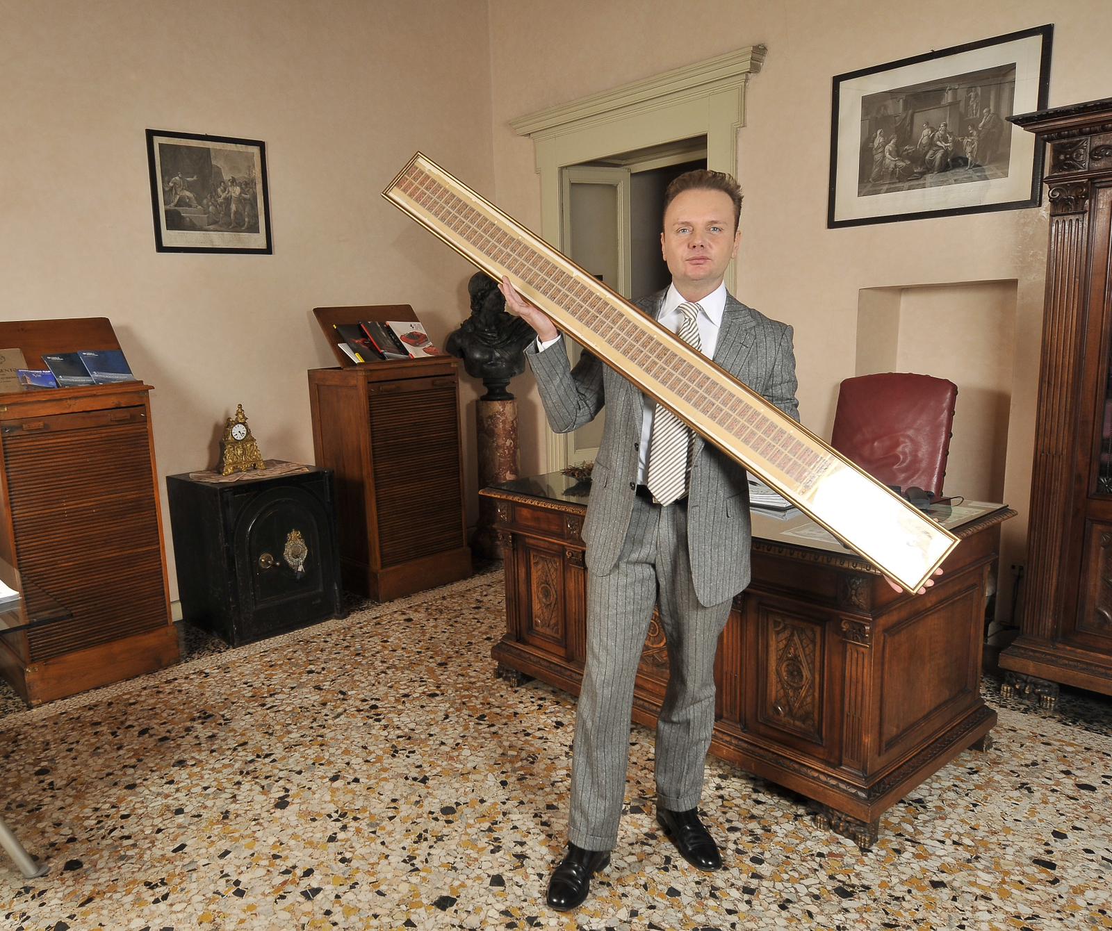 La cambiale da 500 miliardi di marchi del 1923, ancora conservata in agenzia.